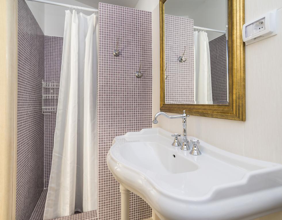 Apartments & Rooms Buoni Amici Murine Ruang foto