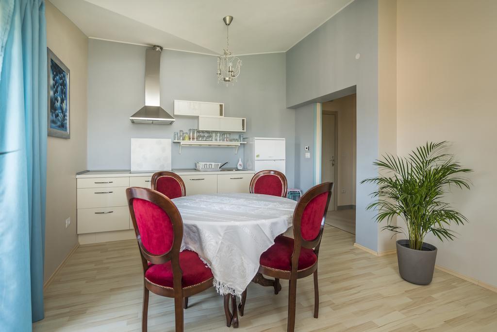 Apartments & Rooms Buoni Amici Murine Ruang foto