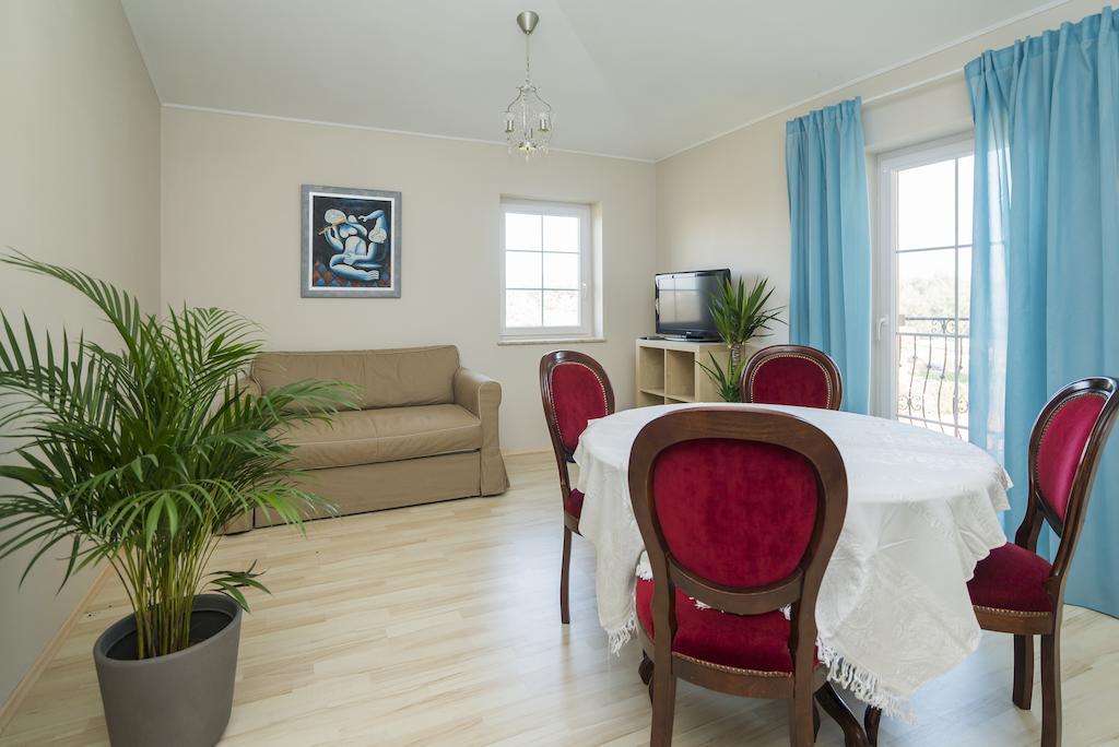 Apartments & Rooms Buoni Amici Murine Ruang foto