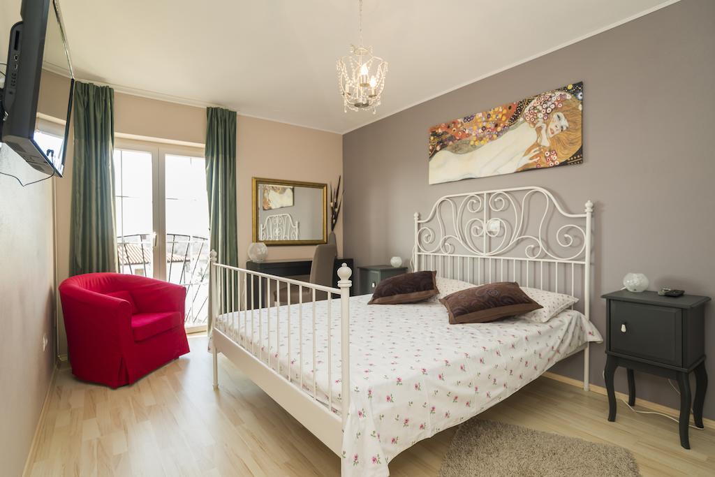 Apartments & Rooms Buoni Amici Murine Ruang foto