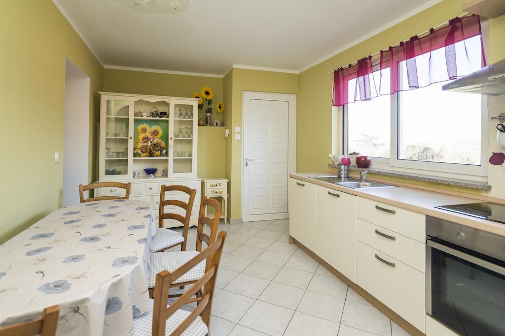 Apartments & Rooms Buoni Amici Murine Ruang foto