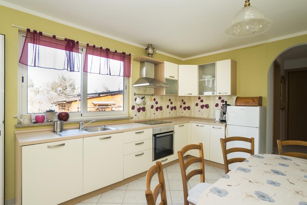 Apartments & Rooms Buoni Amici Murine Ruang foto