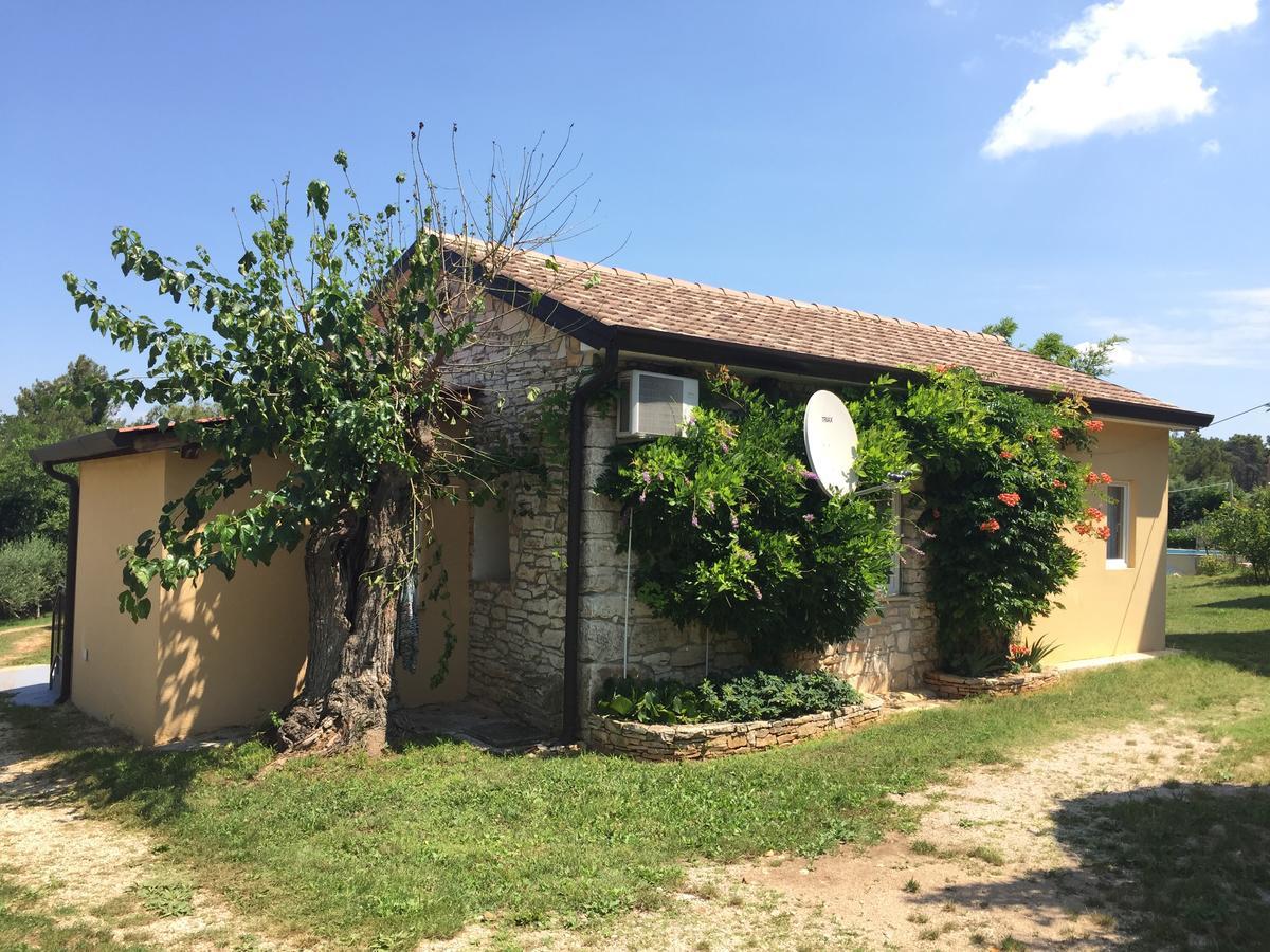 Apartments & Rooms Buoni Amici Murine Bagian luar foto