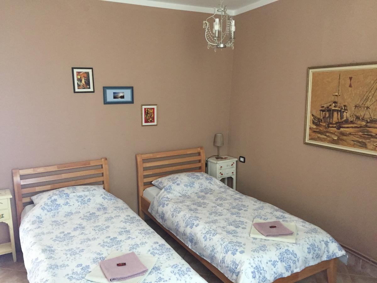 Apartments & Rooms Buoni Amici Murine Bagian luar foto